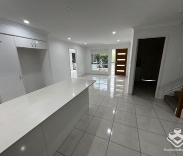 Townhouse - Ducted Aircon & Solar - Photo 1