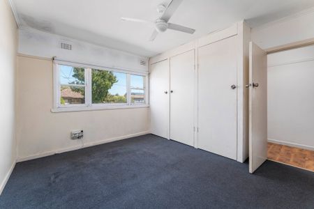 GREAT LOCATION! - Photo 4