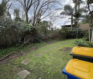 Three bedrooms in sought after location - Photo 6