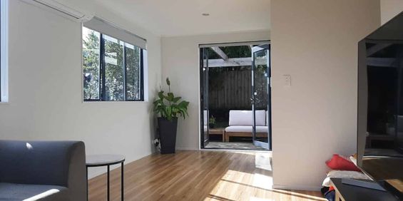 Spacious Family Home in Massey - Photo 3