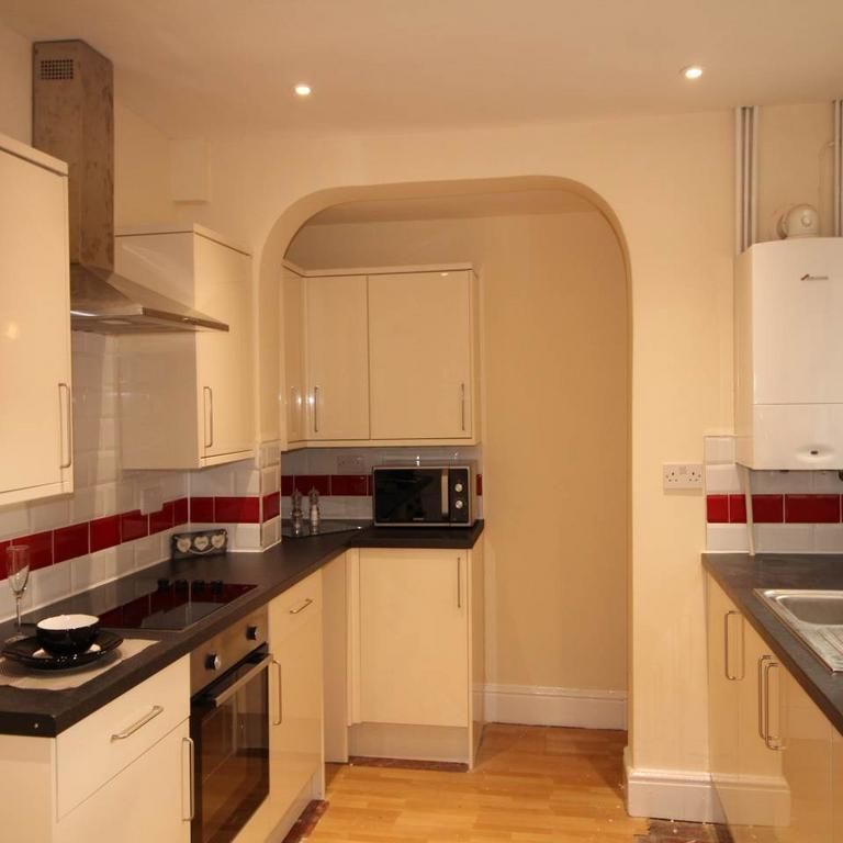 1 bedroom in a house share to rent - Photo 1