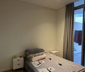 1 BEDROOM PLUS CAR SPACE FULLY FURNISHED APARTMENT - Photo 1