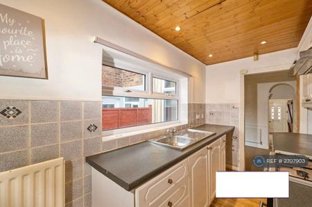 2 bedroom terraced house to rent - Photo 3