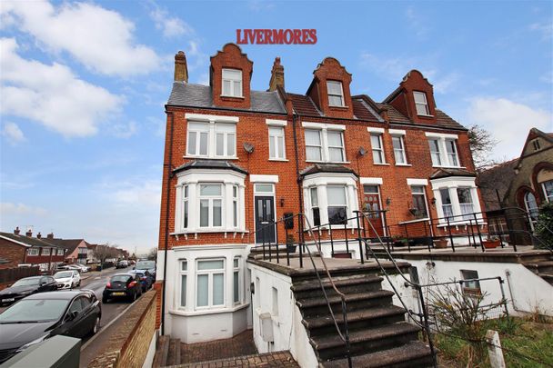 1 bedroom Flat to let - Photo 1