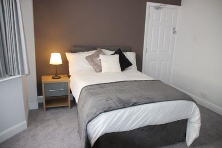 Vicarage Road, Watford - Photo 2