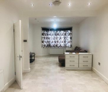 4 bedroom terraced house to rent - Photo 4