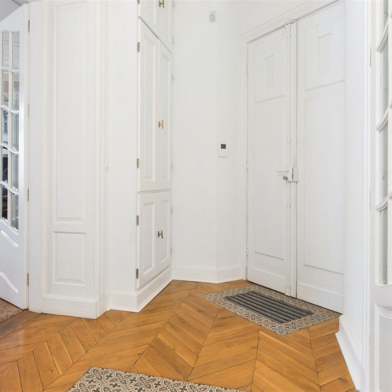 Niepowtarzalny apartament w historycznej kamienicy - Zdjęcie 1
