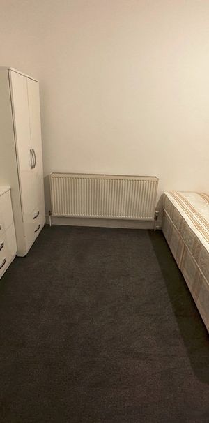 Room in a Shared House, Muswell Hill Broadway, N10 - Photo 1