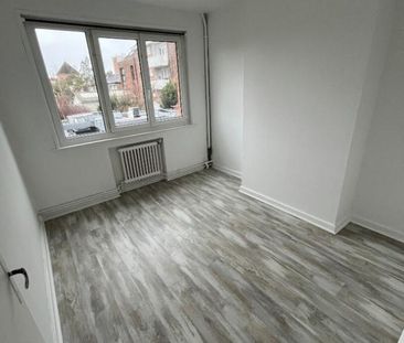 Location Appartement 4 pièces 71m² MARCQ EN BAROEUL 59700 - Photo 2