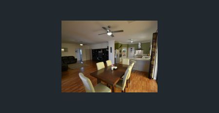 Nicely presented 4 x 2 with a POOL !!! - Photo 3