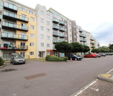 2 Bedroom Flat / Apartment - Admirals House, Gisors Road - Photo 2