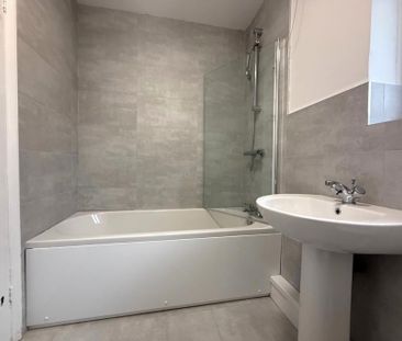 4 bedroom semi-detached bungalow to rent - Photo 4