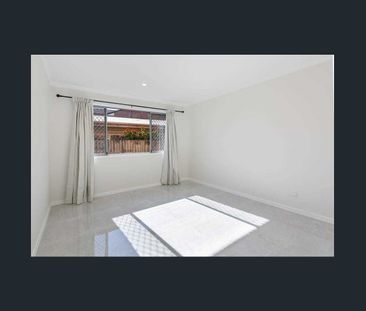 Fully Renovated Ground Floor Apartment in Boutique Block – Prime So... - Photo 5