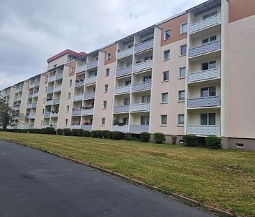 Sanierte Zweiraumwohnung mit Balkon und Einbauküche - Photo 1