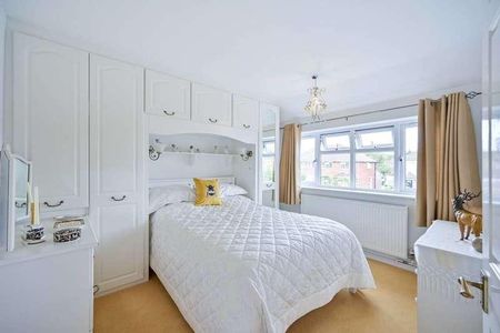 Ray Lea Close, Maidenhead, SL6 - Photo 3