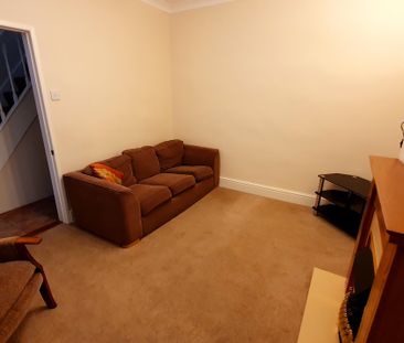 4 bedroom house - Photo 2