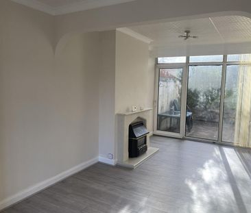 3 bedroom semi-detached house to rent - Photo 3