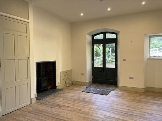 A sensitively modernised three bedroom cottage situated within a complex of Grade II listed buildings and adjoining the National Trust gardens with magnificent views towards the Carneddau mountain range. - Photo 1