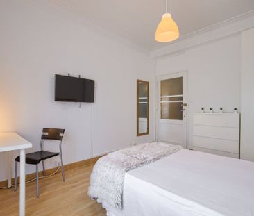 Plaza de Manuel Becerra, Madrid, Community of Madrid 28028 - Photo 4