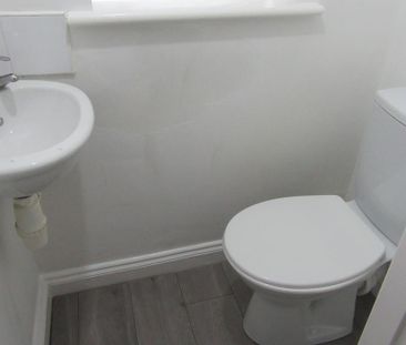 3 bedroom semi-detached house to rent - Photo 3