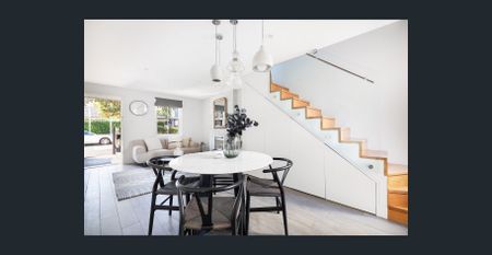 Character semi & retreat for alfresco entertaining - Photo 2