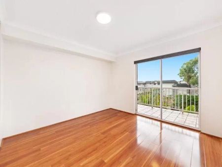 Apartment with 3 bedrooms, 2 bathrooms & parking for 1 car - Photo 2