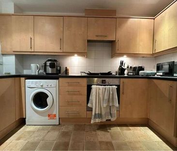 Slough, Berkshire, SL1 - Photo 1