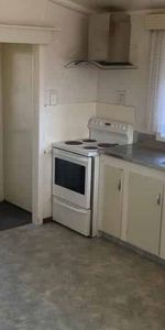 Sunny 3 Bedroom Home with Sleepout - Photo 3