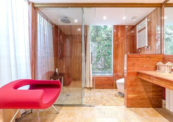 Majadahonda, Community of Madrid 28221