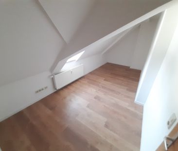 Traumwohnung unter dem Dach, komplett renoviert - Foto 2