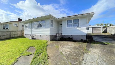 LARGE 3 BEDROOM HOME + DETTACHED RUMPUS ROOMS ... - Photo 5