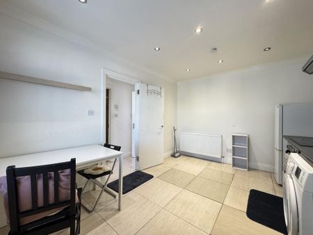 1 bedroom flat to rent - Photo 2