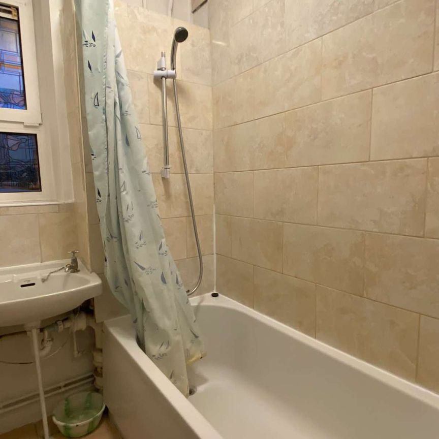 Flat 5 Devitt House, Wades Place - Photo 1