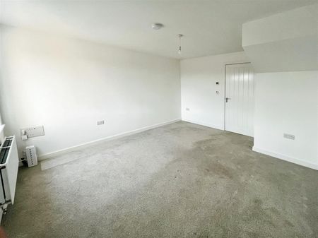 3 bedroom - Photo 2