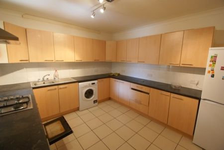 7 Bed - Becketts Park Crescent, Headingley, Leeds - Photo 4