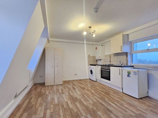 Studio Flat, Downs Road, E5 - Photo 1