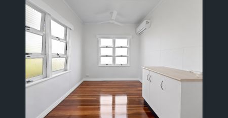 Renovated high set home close to city centre - Photo 3