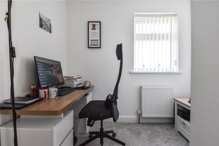 3 bedroom semi-detached house to rent - Photo 4