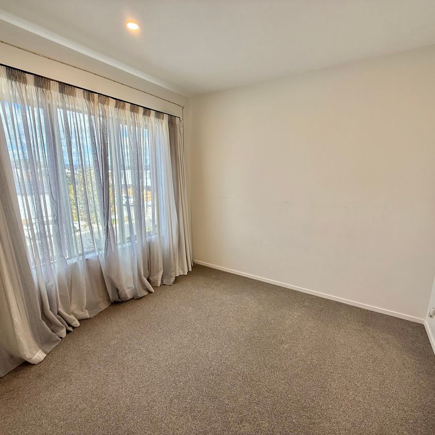 Family Oasis + 1 weeks free rent! - Photo 1