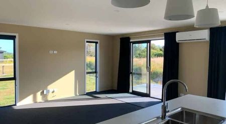 WESTPORT - 3 BEDROOM WITH APPLIANCES - Photo 3