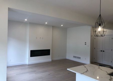 For Lease - 3 Armstrong Street, Strathroy-Caradoc, Ontario - Photo 2