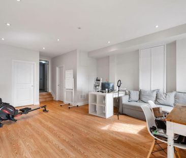 Toronto Furnished House for Rent - Stunning 3 Bedroom, 2.5 Bathroom... - Photo 2
