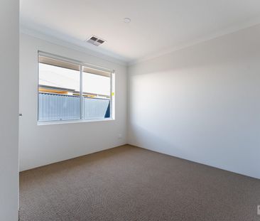 Discover Your Ideal Home: Modern Comfort and Prime Location - Photo 2