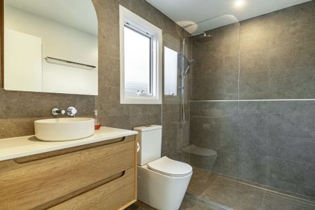Brand New, Private Studio - Photo 4