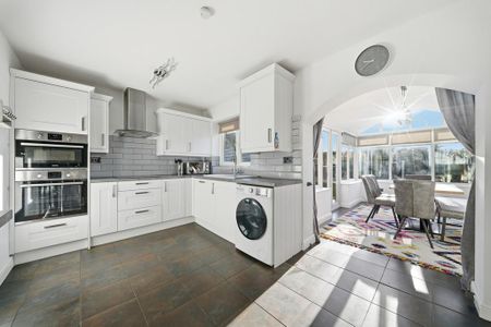 3 bedroom semi-detached house to rent - Photo 2