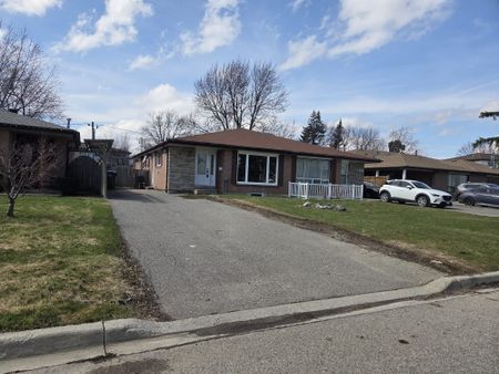 For Lease - 42 Danesbury Crescent, Brampton, Ontario - Photo 2