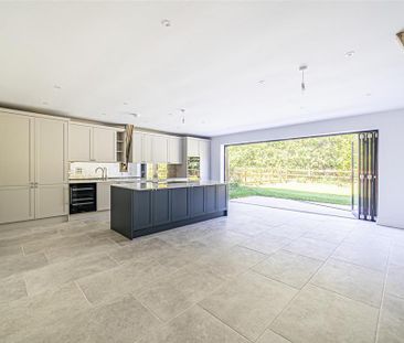 4 bedroom link detached house to rent - Photo 5