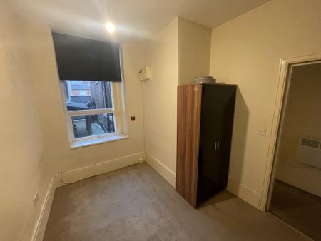 1 bedroom flat to rent - Photo 2