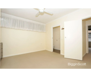37 Townsend Street, Glen Waverley, Vic 3150 - Photo 2