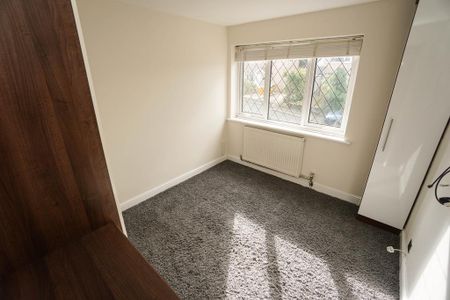 4 bedroom detached house to rent - Photo 3